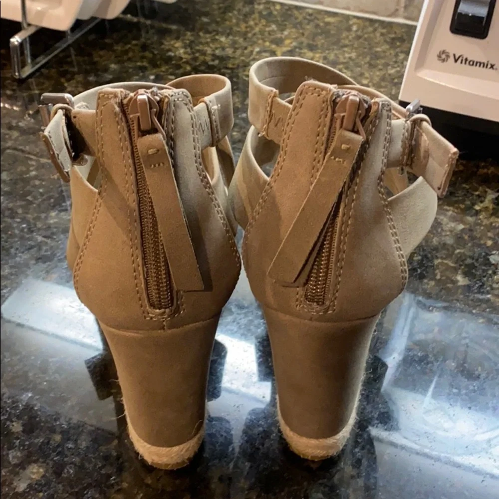 Tan Brash Wedge Sandal Size 9
